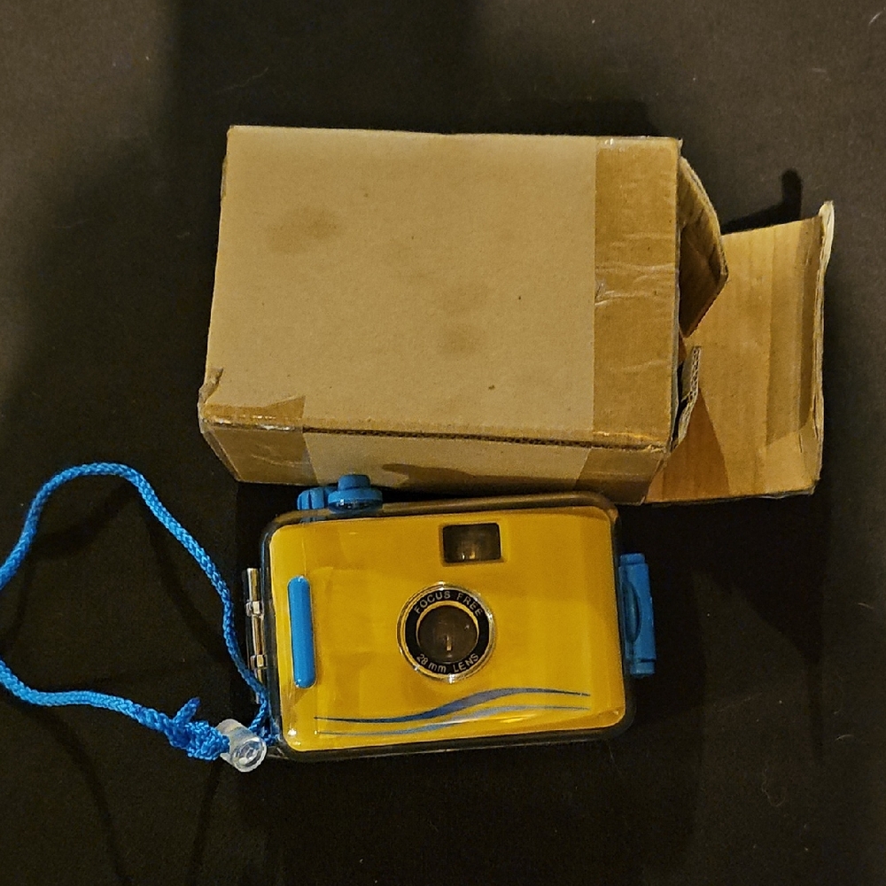VINTAGE NEW Retro Reusable 35MM Film Camera Waterproof Underwater Shooting
